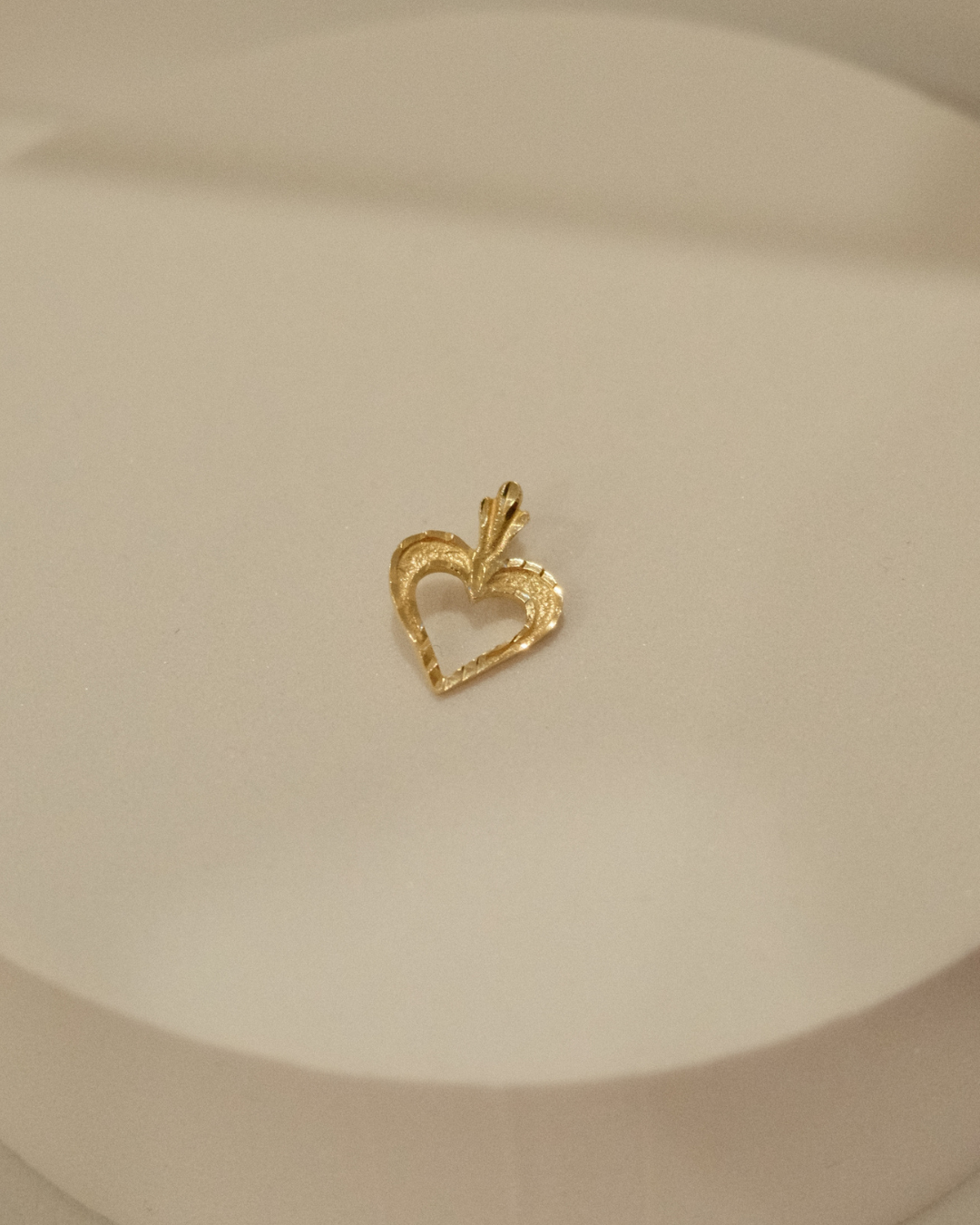 Vintage 14K Gold Open Heart Charm Pendant