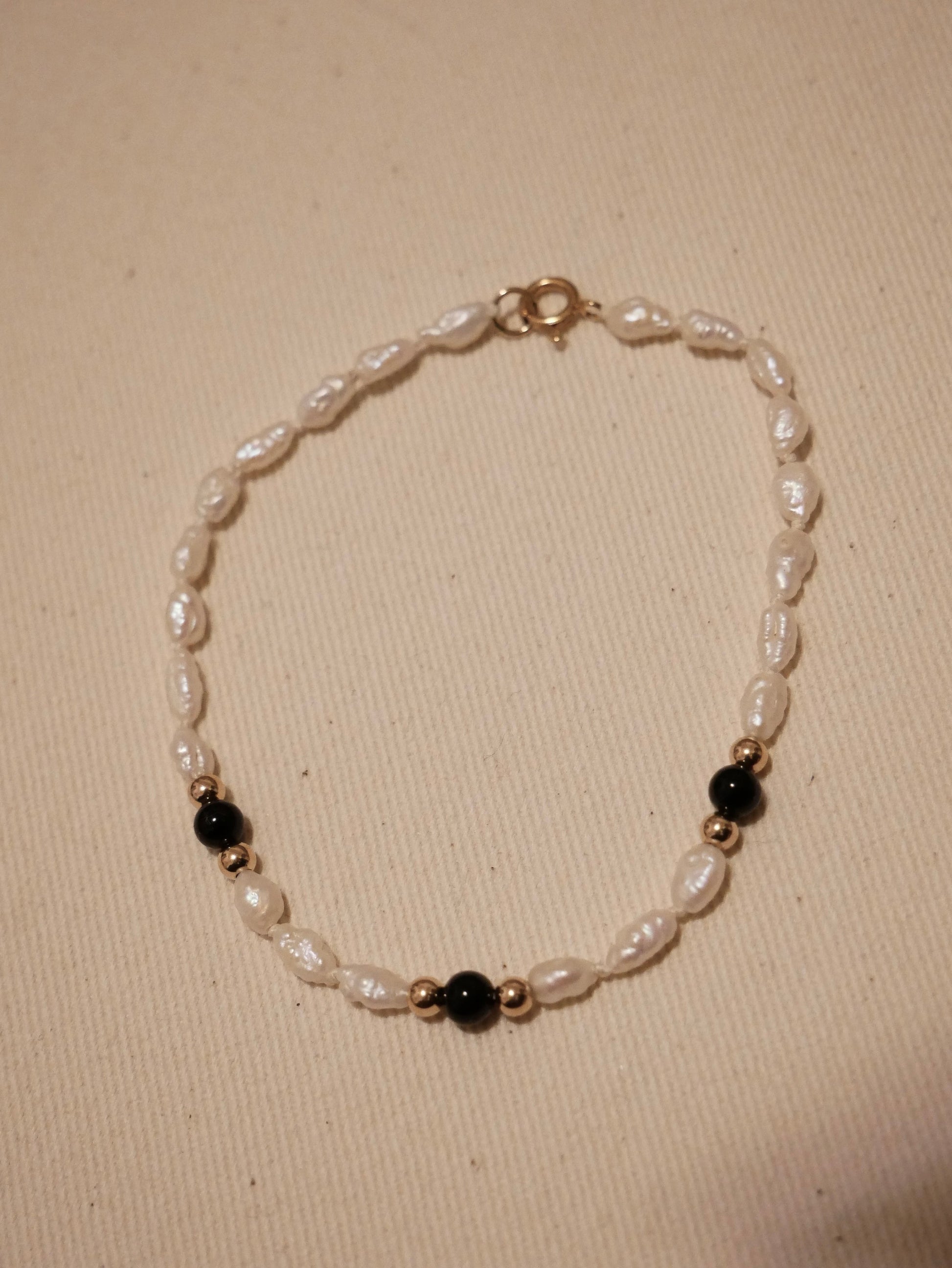 Rice Pearl & Black Bead Bracelet