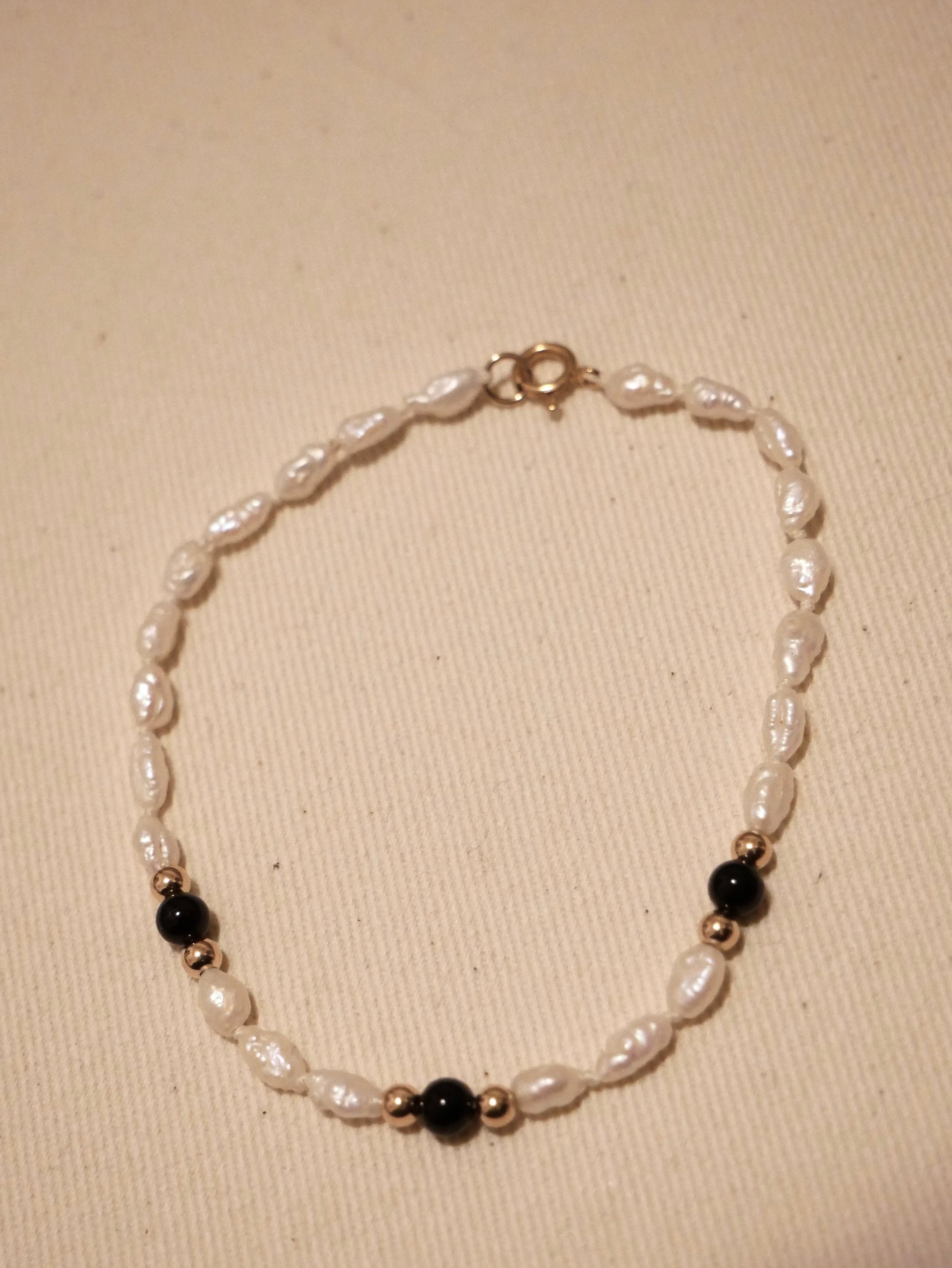 Rice Pearl & Black Bead Bracelet
