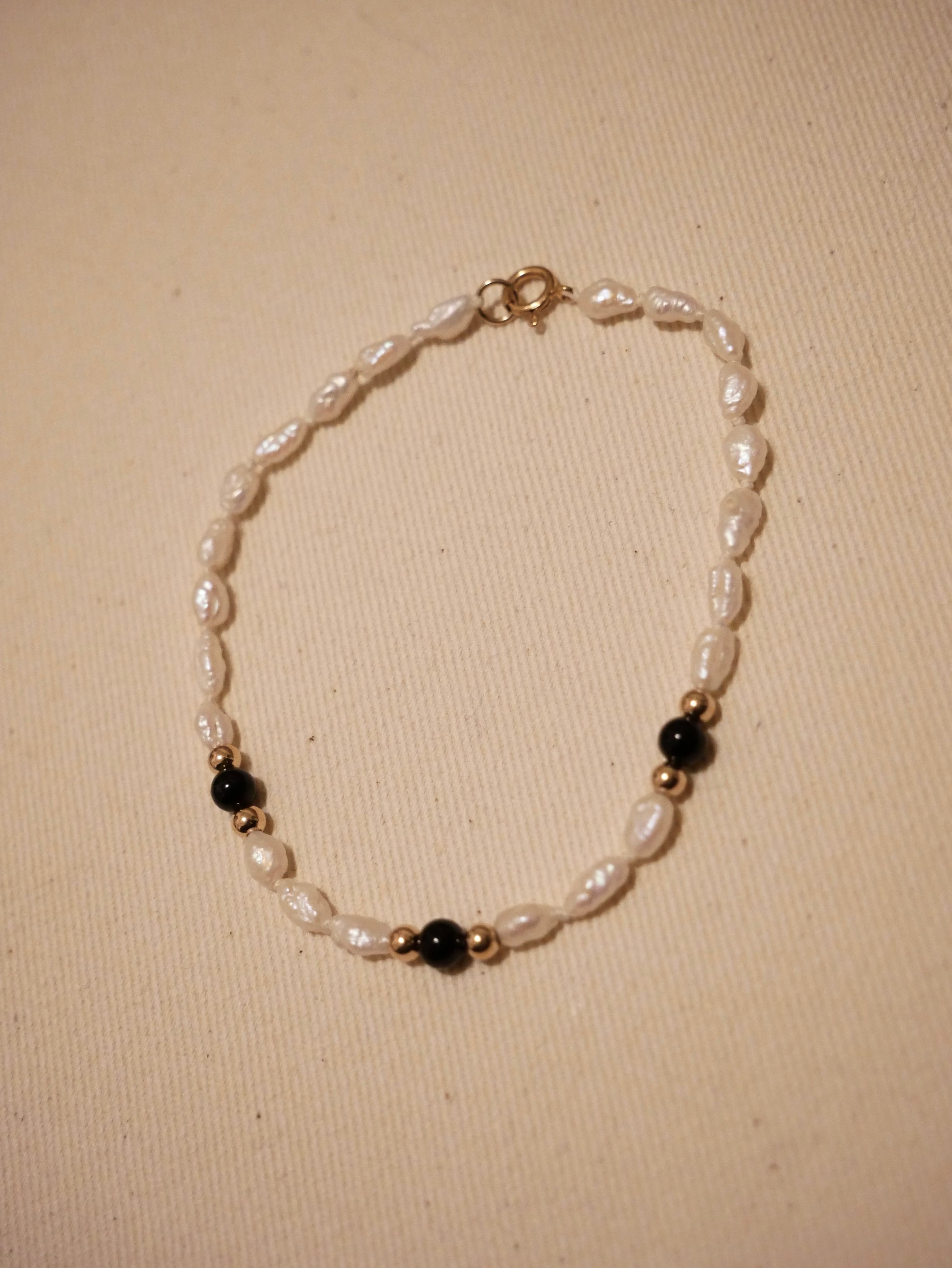 Rice Pearl & Black Bead Bracelet
